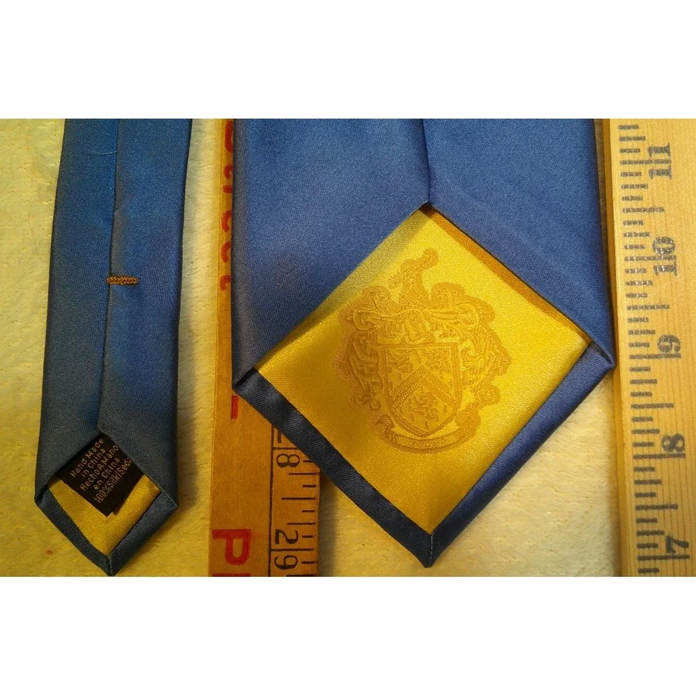 Donald J Trump Signature Collection Silk Tie Blue Solid Satin Hand Made Crest